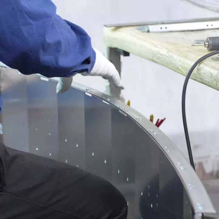 แผ่นโลหะโค้งที่มีความแม่นยำ